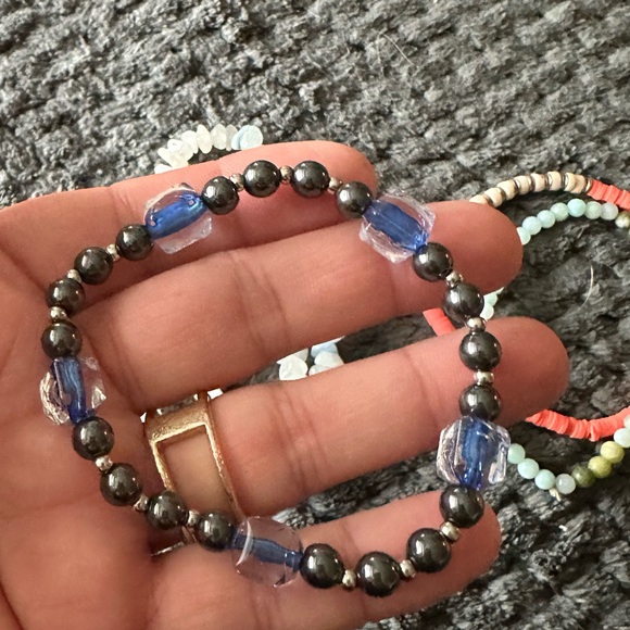 Bundle of beaded bracelets - Picture 5 of 8